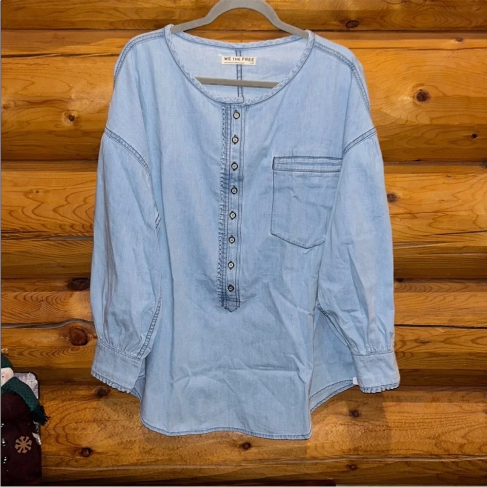Free People NWT Denim Dreaming Pullover Size Large in So Soft Light Wash - Picture 8 of 12